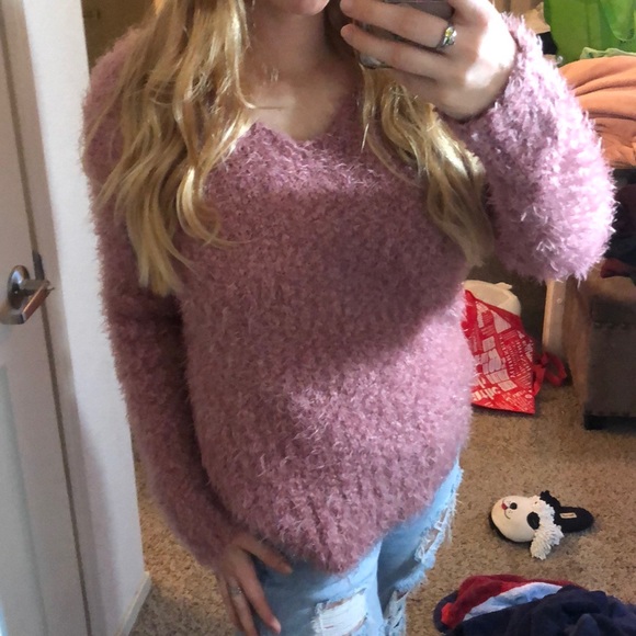 Fuzzy pink sweater - Picture 3 of 3